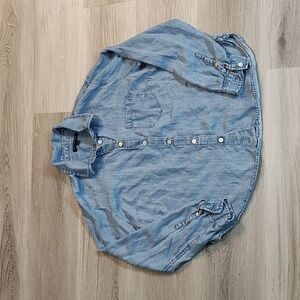 **5/$25** Banana Republic Chambray Button Up